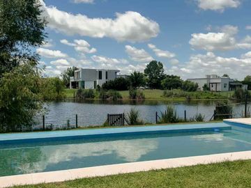 La mejor casa a la venta El Cantón Norte al agua
