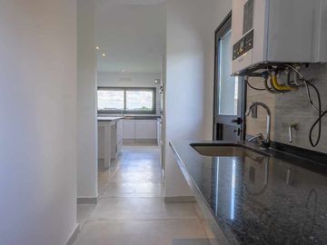 La mejor casa a la venta El Cantón Norte al agua