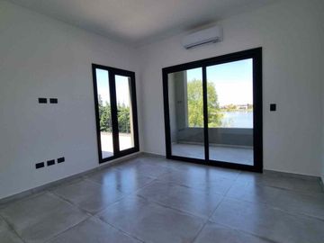 La mejor casa a la venta El Cantón Norte al agua