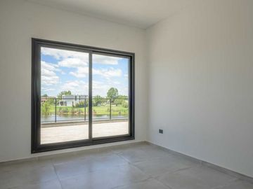La mejor casa a la venta El Cantón Norte al agua