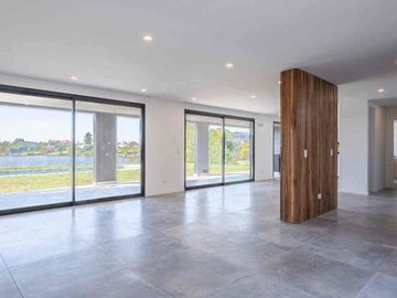 Casa a estrenar en venta al agua en San Benito