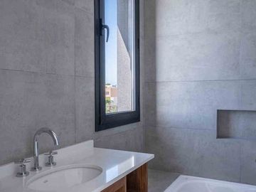 Casa a estrenar en venta al agua en San Benito