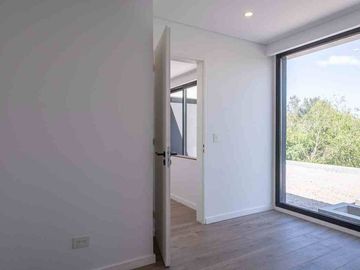 Casa a estrenar en venta al agua en San Benito