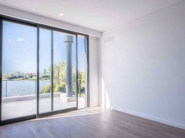 Casa a estrenar en venta al agua en San Benito