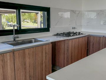 Casa a estrenar en venta al agua en San Benito