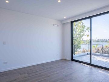 Casa a estrenar en venta al agua en San Benito