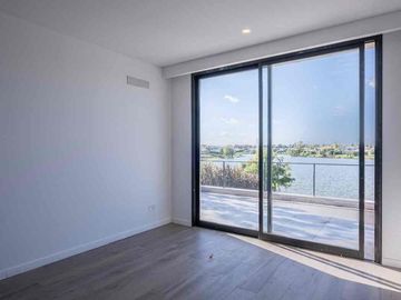 Casa a estrenar en venta al agua en San Benito