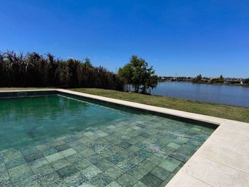 Casa a estrenar en venta al agua en San Benito