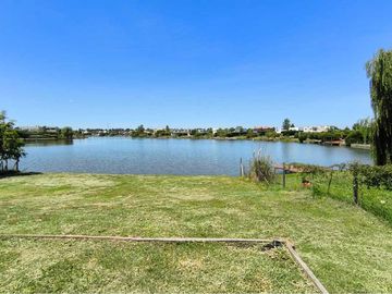 Casa a estrenar en venta al agua en San Benito