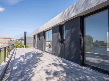 Casa a estrenar en venta al agua en San Benito