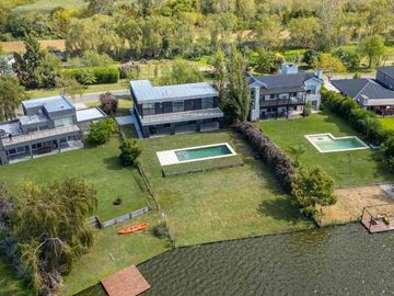 Casa a estrenar en venta al agua en San Benito