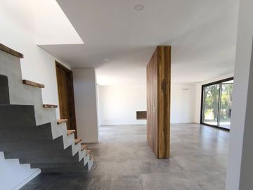 Casa a estrenar en venta al agua en San Benito