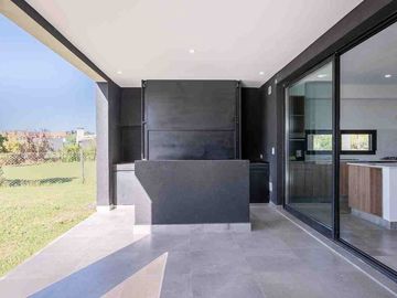 Casa a estrenar en venta al agua en San Benito