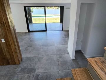 Casa a estrenar en venta al agua en San Benito
