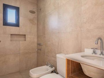 Casa a estrenar en venta al agua en San Benito