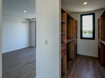 Casa a estrenar en venta al agua en San Benito