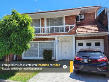 Casa en Venta c/ 4 dormitorios en Bernal Centro