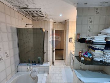 Casa en Venta c/ 4 dormitorios en Bernal Centro