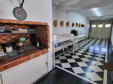Casa en Venta c/ 4 dormitorios en Bernal Centro