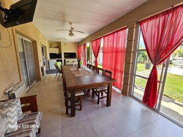 VENTA CASA 5 AMB ESPEJO DE AGUA BARRIO SAN BENITO