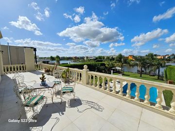 VENTA CASA 5 AMB ESPEJO DE AGUA BARRIO SAN BENITO