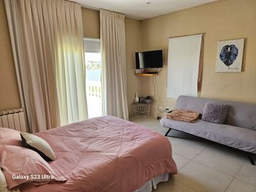 VENTA CASA 5 AMB ESPEJO DE AGUA BARRIO SAN BENITO