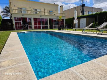 VENTA CASA 5 AMB ESPEJO DE AGUA BARRIO SAN BENITO