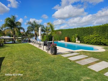 VENTA CASA 5 AMB ESPEJO DE AGUA BARRIO SAN BENITO