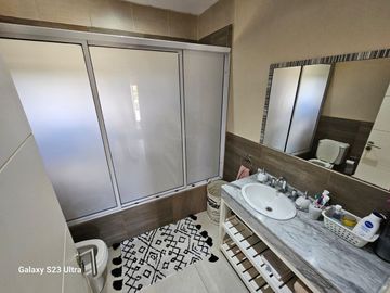 VENTA CASA 5 AMB ESPEJO DE AGUA BARRIO SAN BENITO