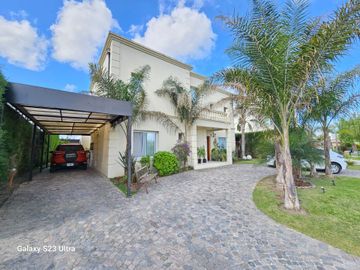 VENTA CASA 5 AMB ESPEJO DE AGUA BARRIO SAN BENITO