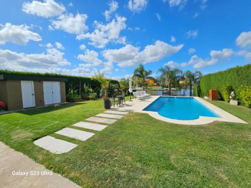 VENTA CASA 5 AMB ESPEJO DE AGUA BARRIO SAN BENITO