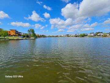 VENTA CASA 5 AMB ESPEJO DE AGUA BARRIO SAN BENITO