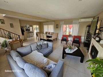 VENTA CASA 5 AMB ESPEJO DE AGUA BARRIO SAN BENITO