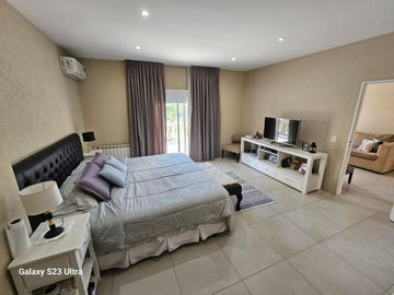VENTA CASA 5 AMB ESPEJO DE AGUA BARRIO SAN BENITO
