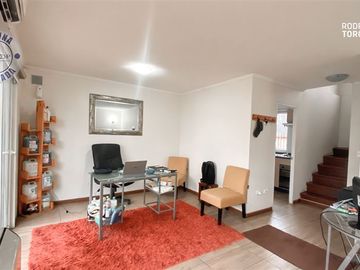 Casa en Venta en Villa Tres Vientos, Los Ángeles