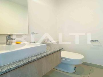 Lujosa suite en la Carolina en venta (piso alto.)