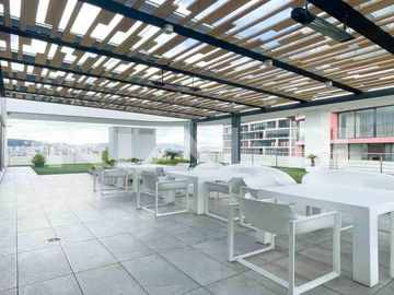 Lujosa suite en la Carolina en venta (piso alto.)