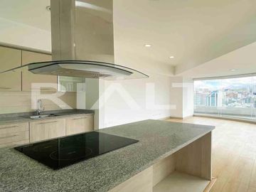 Lujosa suite en la Carolina en venta (piso alto.)
