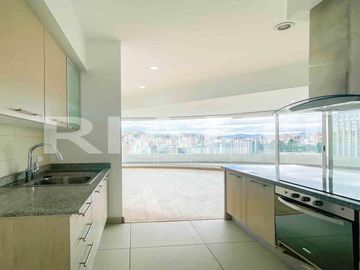Lujosa suite en la Carolina en venta (piso alto.)