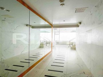 Lujosa suite en la Carolina en venta (piso alto.)