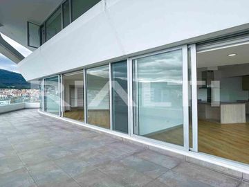 Lujosa suite en la Carolina en venta (piso alto.)