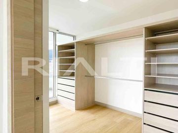 Lujosa suite en la Carolina en venta (piso alto.)