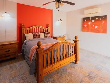 Casa amueblada y renovada en venta el Centro de Campeche - HI2501345