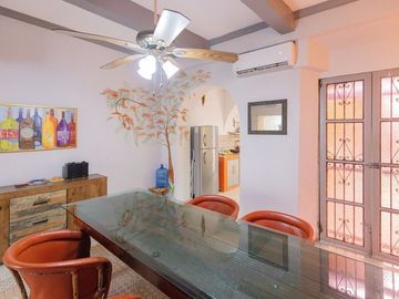 Casa amueblada y renovada en venta el Centro de Campeche - HI2501345