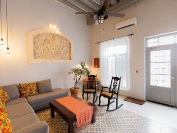 Casa amueblada y renovada en venta el Centro de Campeche - HI2501345