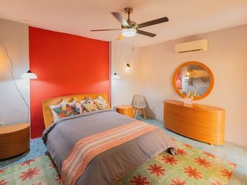 Casa amueblada y renovada en venta el Centro de Campeche - HI2501345