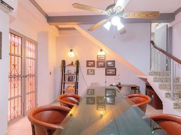 Casa amueblada y renovada en venta el Centro de Campeche - HI2501345