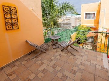 Casa amueblada y renovada en venta el Centro de Campeche - HI2501345