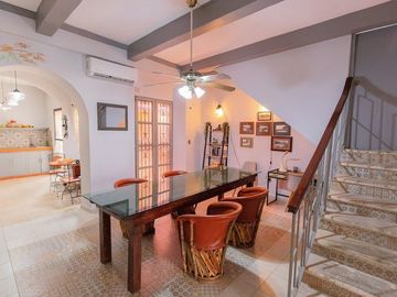 Casa amueblada y renovada en venta el Centro de Campeche - HI2501345