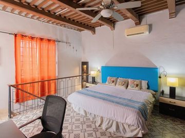 Casa amueblada y renovada en venta el Centro de Campeche - HI2501345